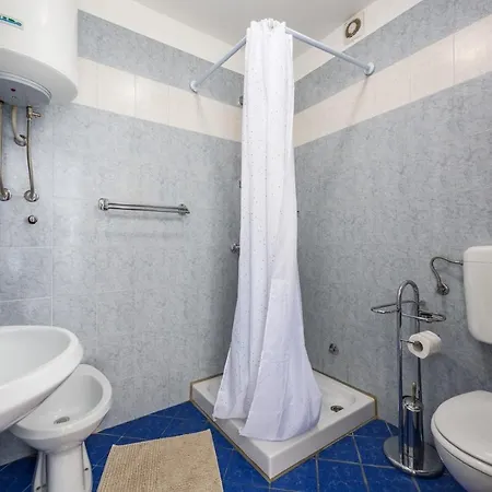 Lucrezia House With בית הארחה 3*